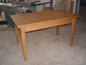 Stůl (0245)